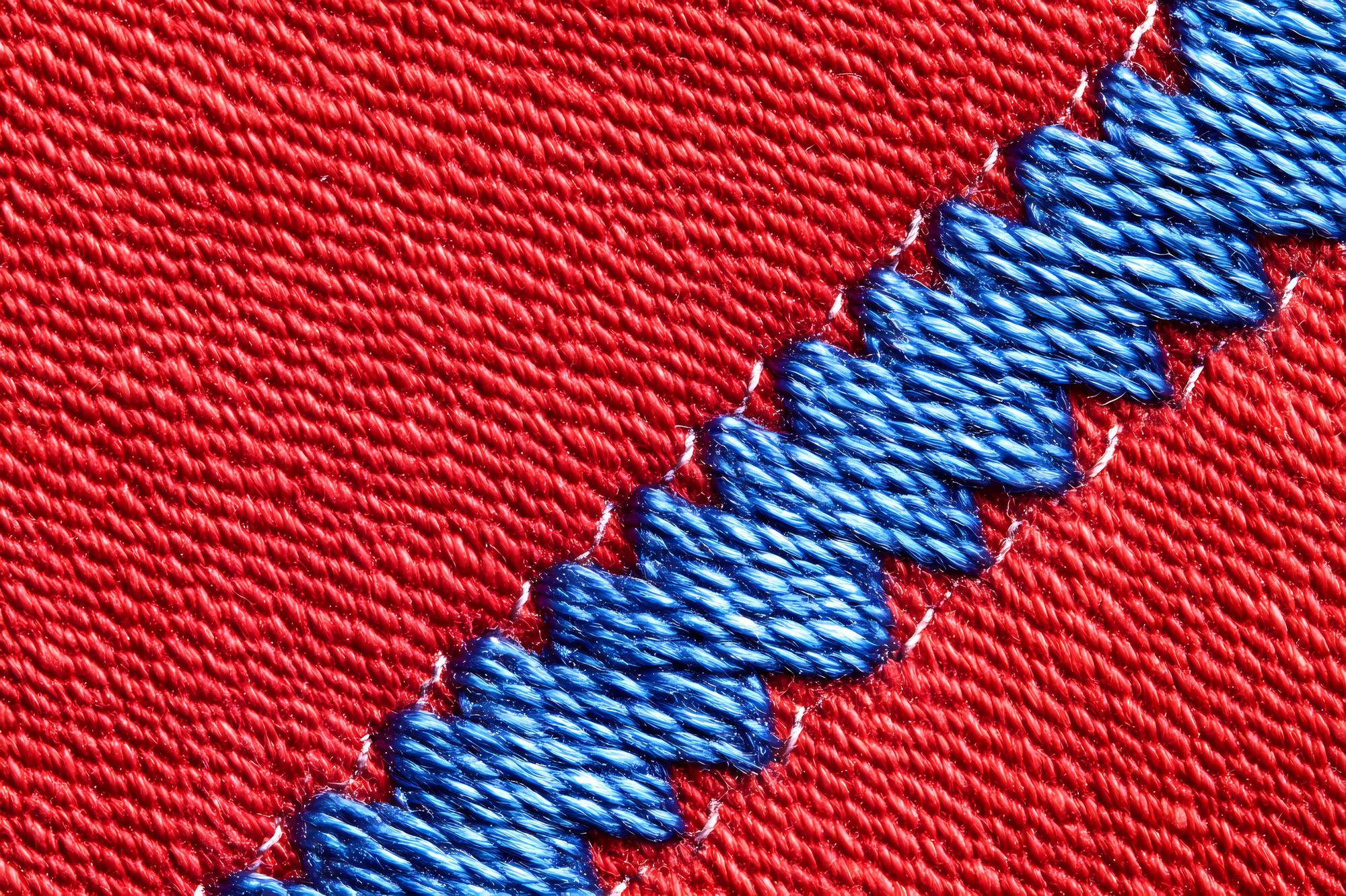fragment tłoczonego haftu